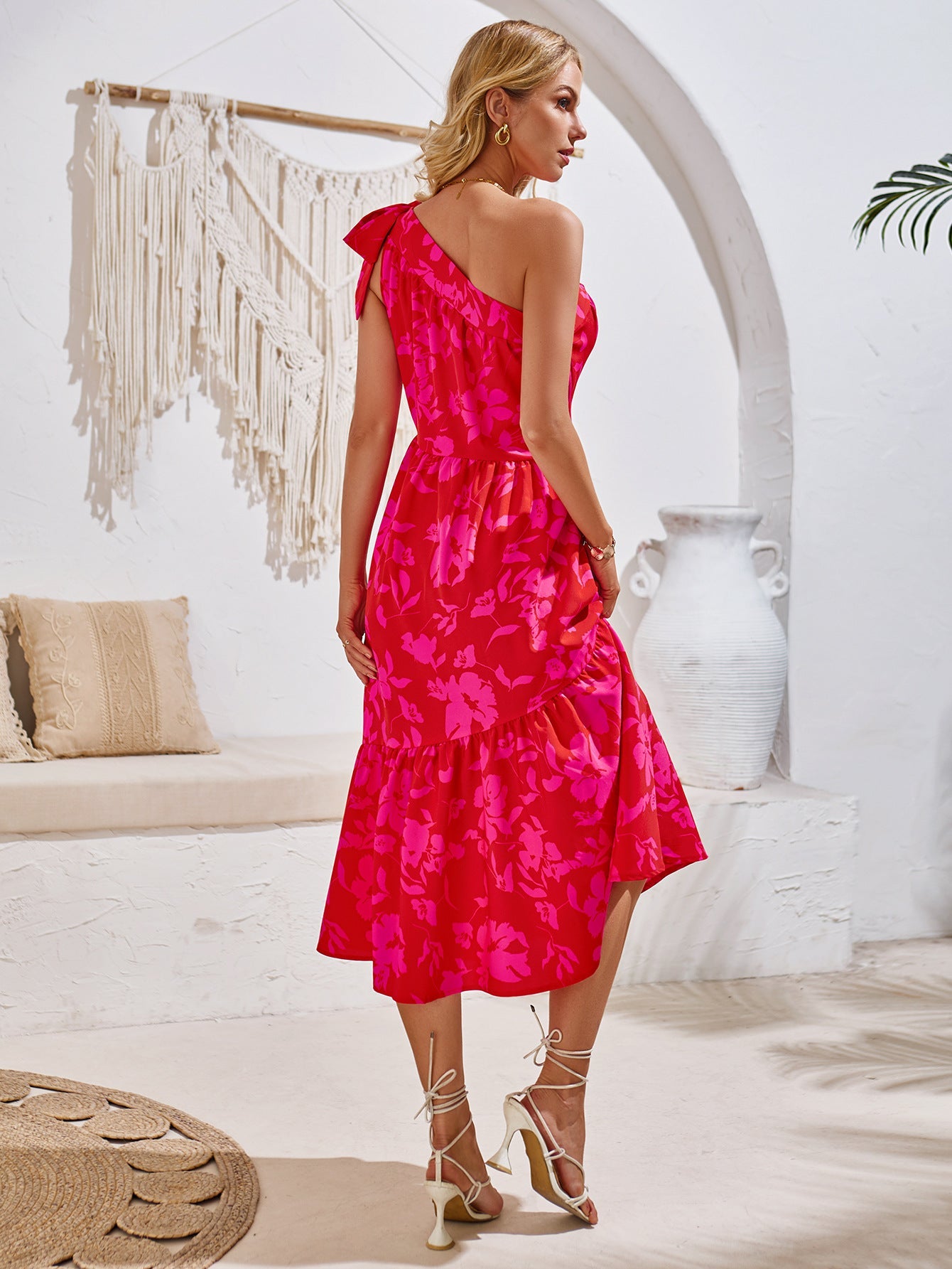 Plissiertes Kleid mit One-Shoulder-Träger und Blumenmuster 