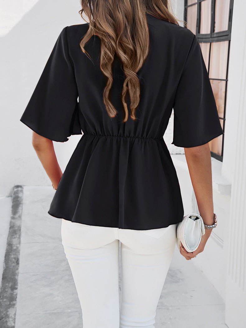 Schwarze Bluse mit V-Ausschnitt und Schleife