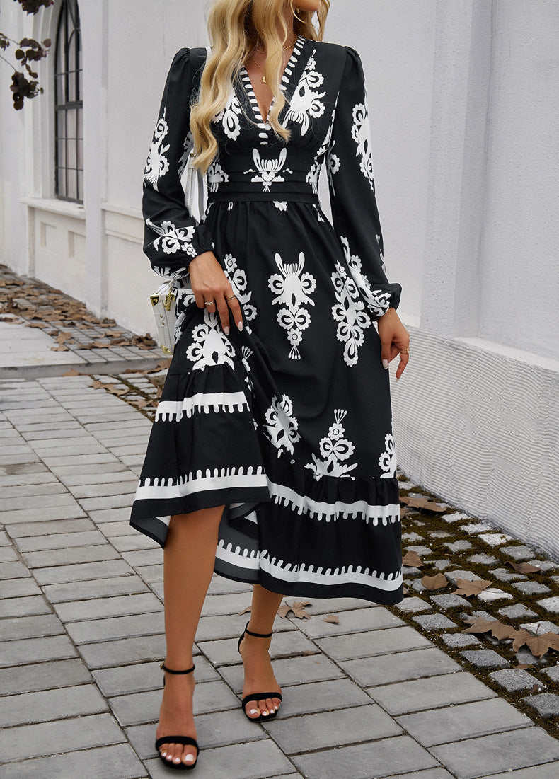 Schickes Midikleid mit V-Ausschnitt und Ethno-Print