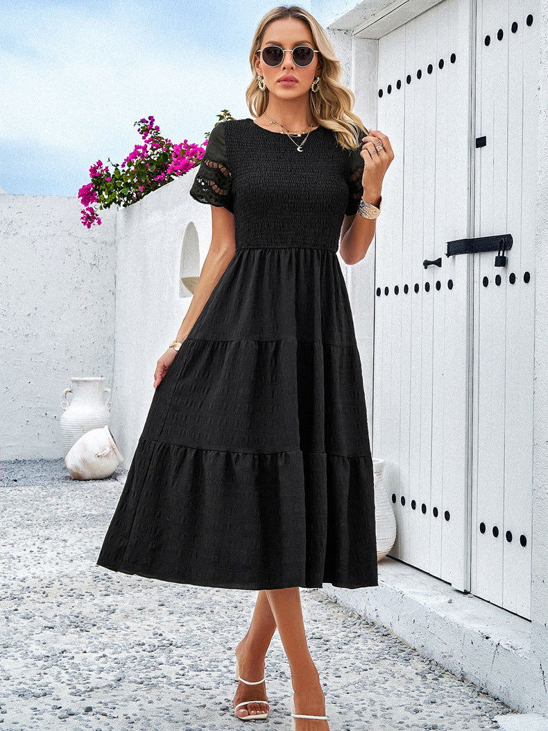 Schwarzes elegantes mehrlagiges Kleid mit Hohlsaum