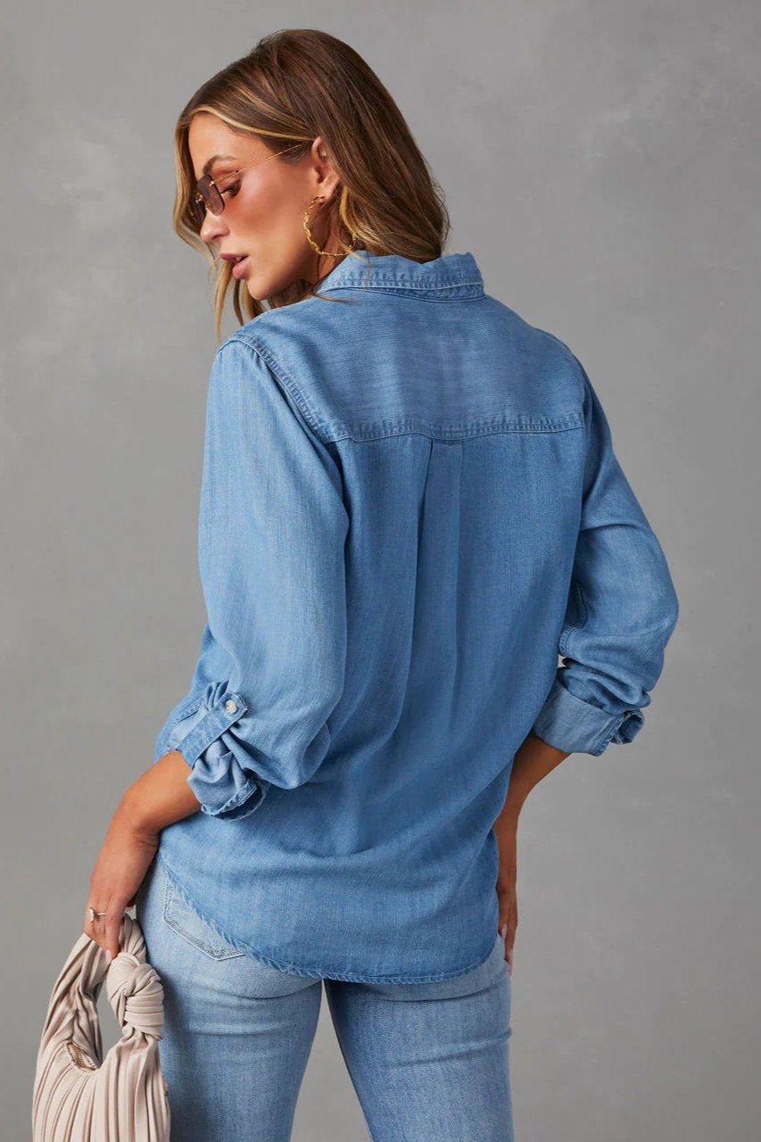 Dunkelblaue Jeansbluse mit langen Ärmeln und Kragen